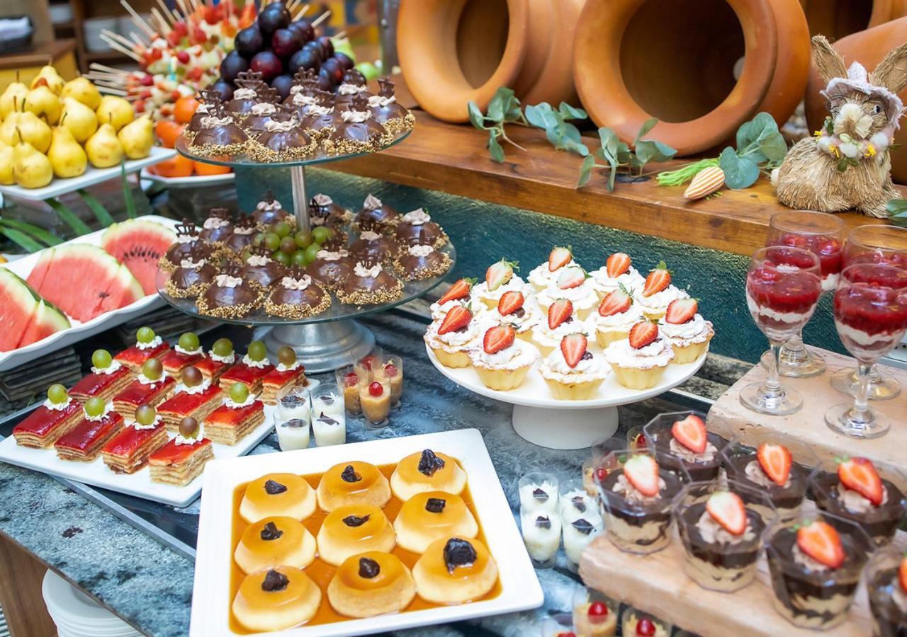 Hot Beach Resort Olímpia 外观 照片 A dessert buffet